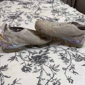 Stylish Beige Sneakers with Iridescent Sole